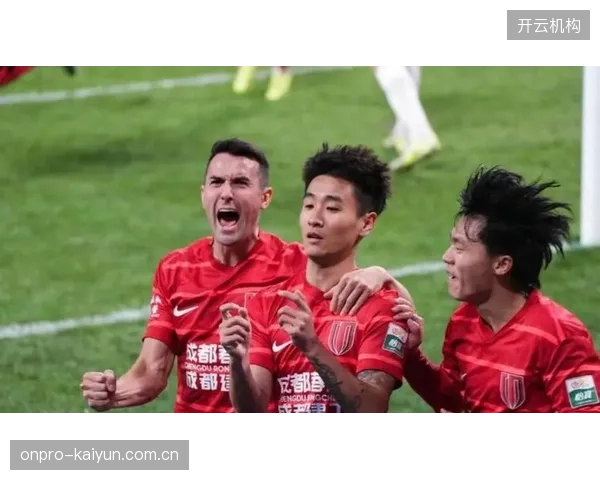 中超“压着打”战术遇瓶颈,各队破解高位逼抢手段趋于多样。 中超“压着打”战术遇瓶颈,各队破解高位逼抢手段趋于多样。